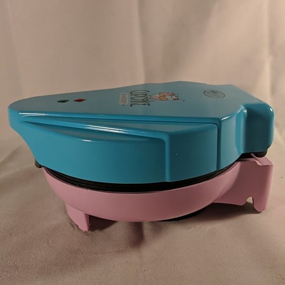 Nostalgia Electrics Cupcake Bakery Model CKM100 - Picture 6 of 11